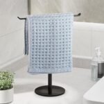 T-shaped towel/hairband rack